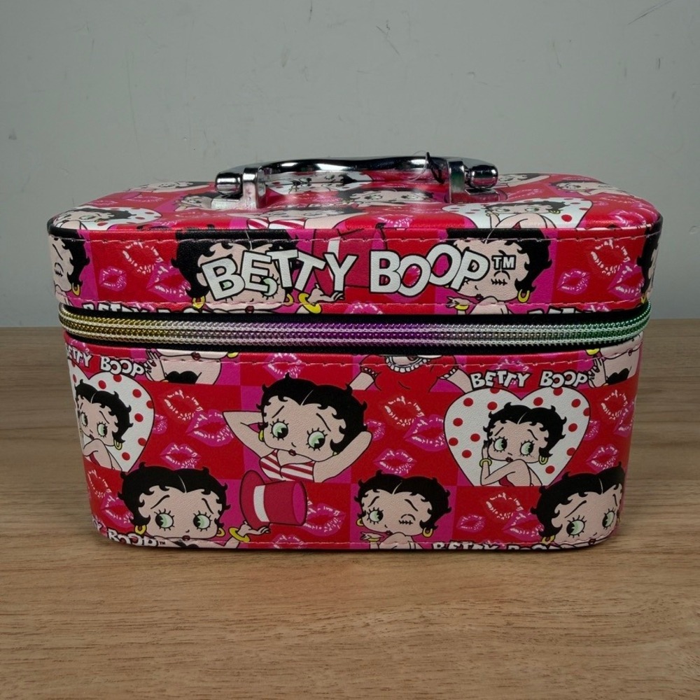 Betty Boop Makeup Bag Train Case Lips Hearts Red BP3817789AH Travel Vacation NEW